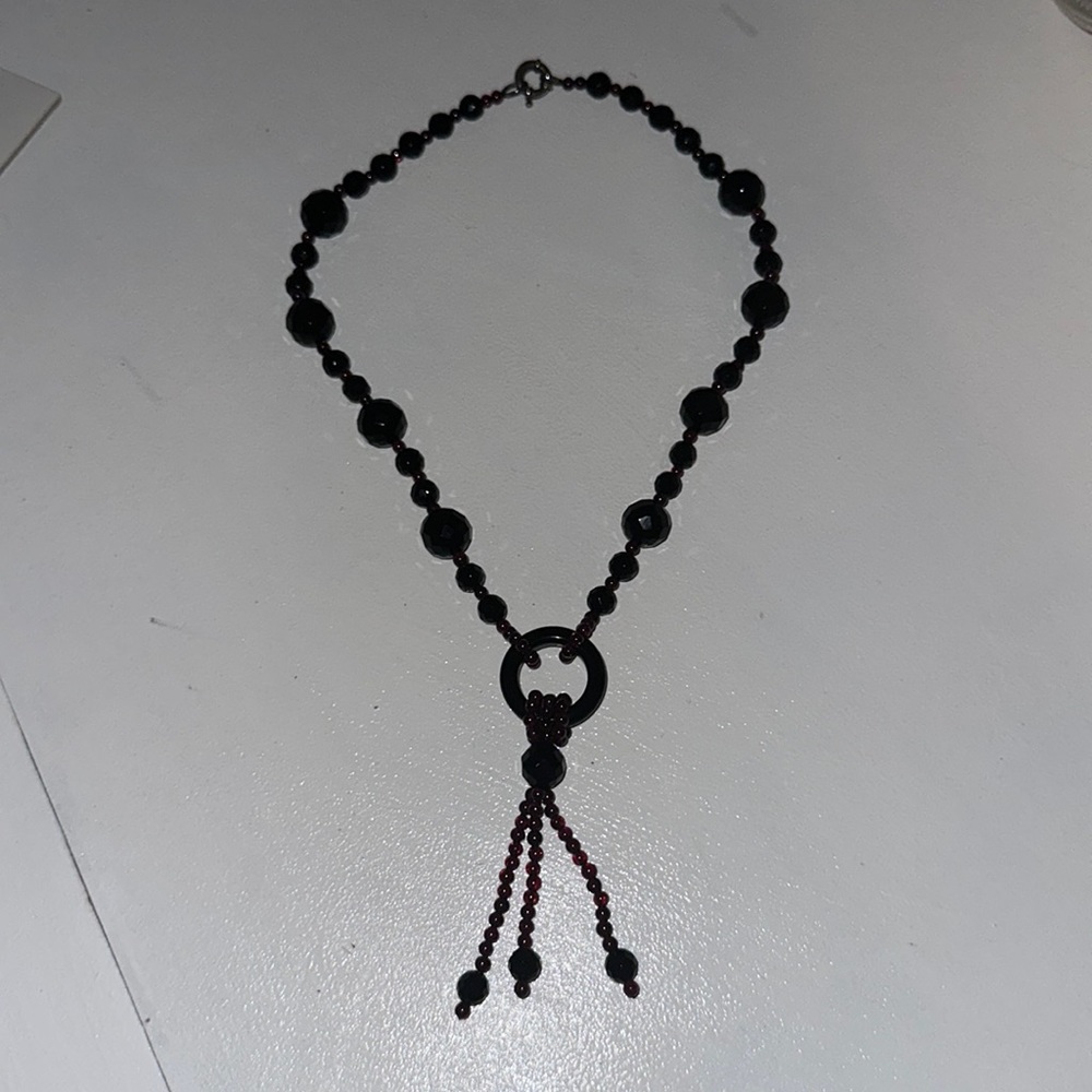 Black and Red Beaded Lariat Necklace